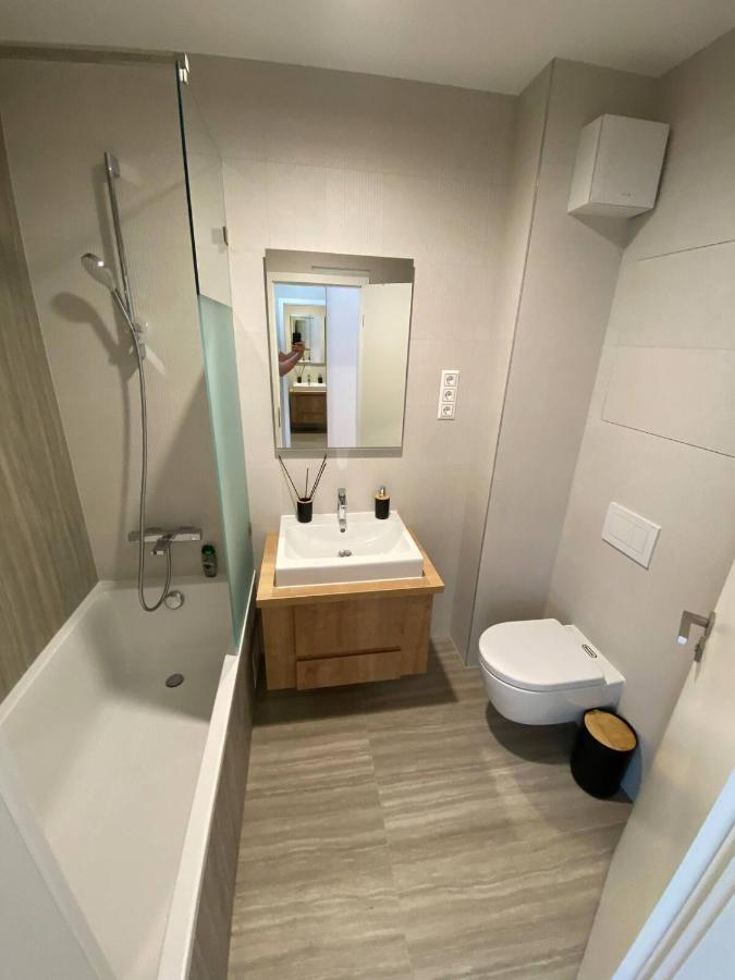 Clyde-premium Lelle Waterfront Private